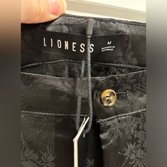 *NWT* Lioness Floral Black Pants - Picture 11 of 12